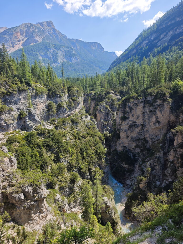 Blick von oben in die Cascate di Fanes Schlucht