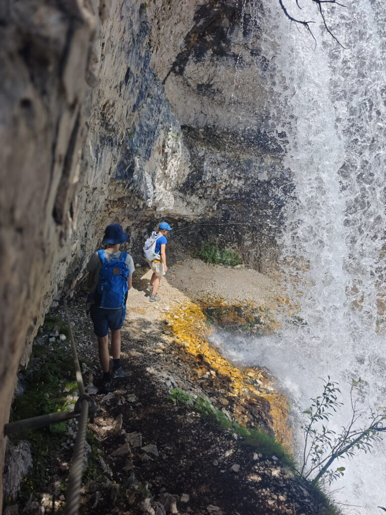 Via Ferrata Giovanni Barbara - hinter dem Wasserfall der Cascate di Fanes